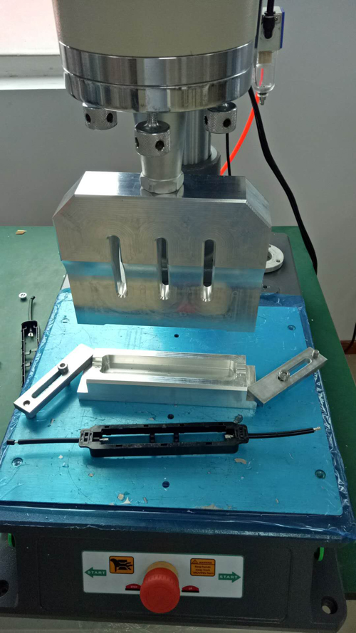 光伏接線盒連接線壓合固定超聲波焊接機