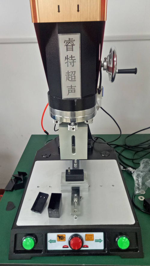 手機(jī)Usb電源適配器塑膠殼超聲波焊接機(jī)