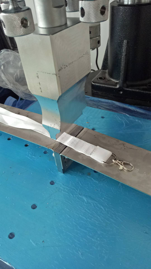 胸卡掛繩尼龍編織帶連接超聲波壓焊機(jī)