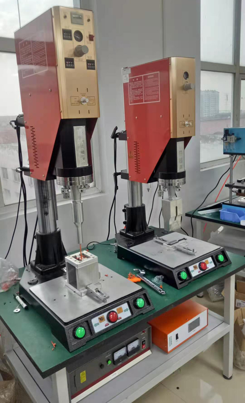 ABS塑膠件注塑澆口超聲波切斷機(jī)