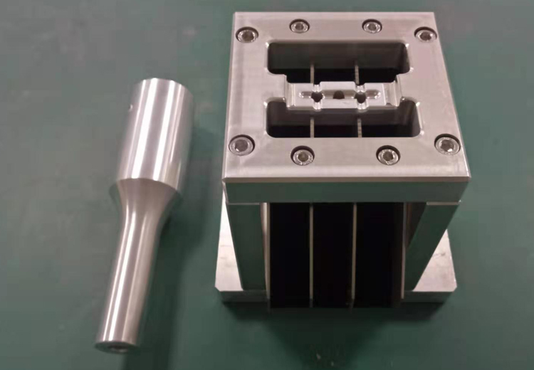 ABS塑膠件注塑澆口超聲波切斷機(jī)