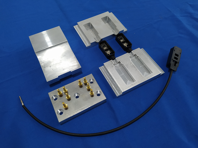 太陽能光伏接線盒超聲波熱熔焊接模具頭