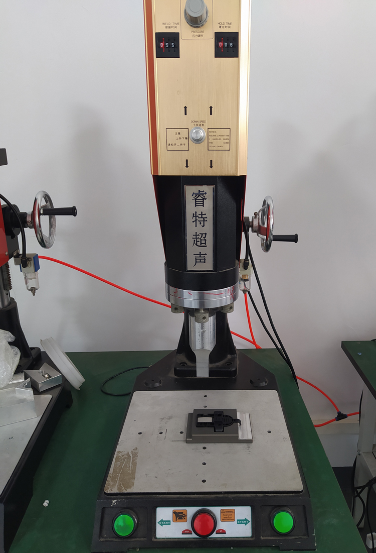 金屬網(wǎng)與塑料件壓合超聲波焊接模具