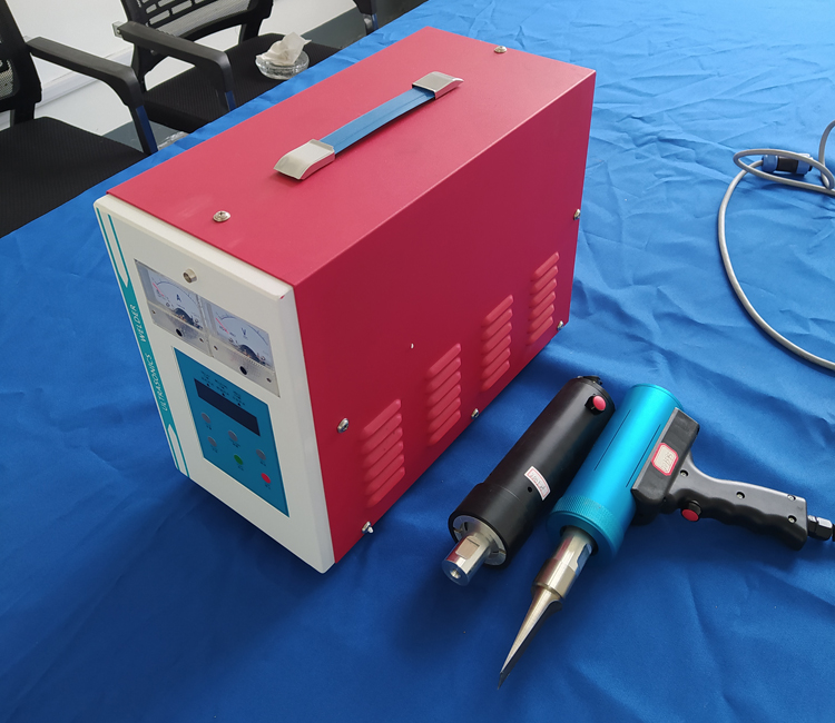 汽車內(nèi)飾塑料件熱熔柱超聲波鉚點(diǎn)焊接模具