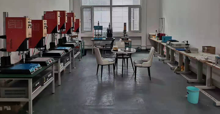 汽車內(nèi)飾塑料件熱熔柱超聲波鉚點(diǎn)焊接模具