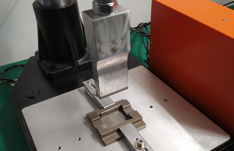 pa+gf30尼龍塑料件超聲波熱熔焊接機(jī)