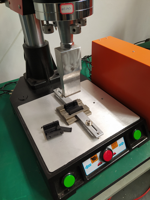 pa+gf30尼龍塑料件超聲波熱熔焊接機(jī)