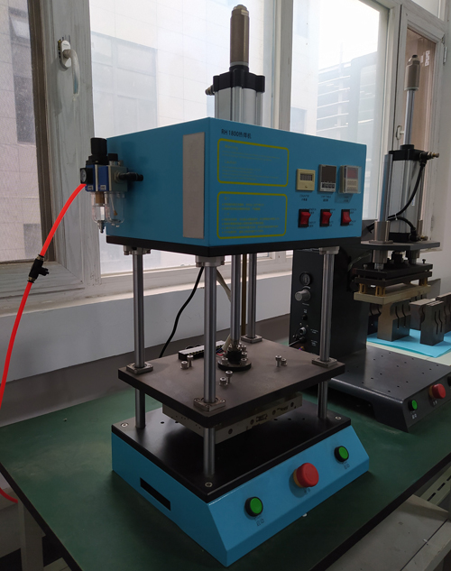 桌面式熱熔鉚點(diǎn)焊接機(jī)