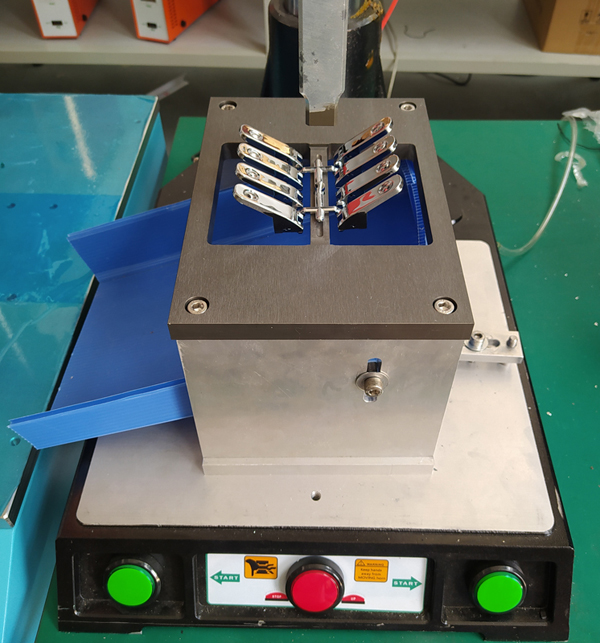 鍍鉻ABS塑料產(chǎn)品超聲波水口振落設(shè)備