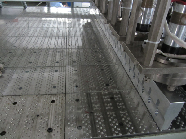 地毯無(wú)線縫合設(shè)備