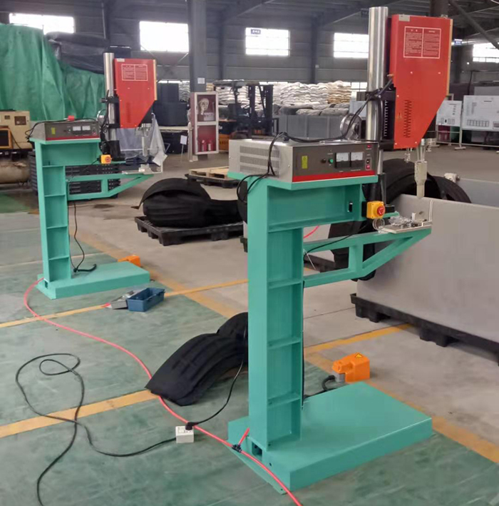 中空板周裝箱超聲波點(diǎn)焊接圖片