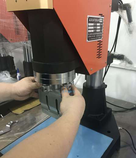 超聲波模具調(diào)節(jié)水平平衡