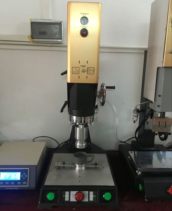 ps塑膠殼蓋超聲波焊接機(jī)