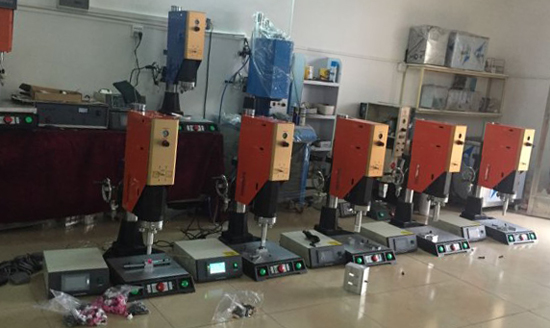 ps塑膠殼蓋超聲波焊接機(jī)