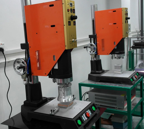 15K超聲波塑料焊接機(jī)