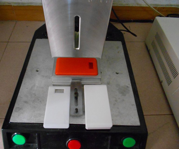 15K超聲波塑料焊接機(jī)