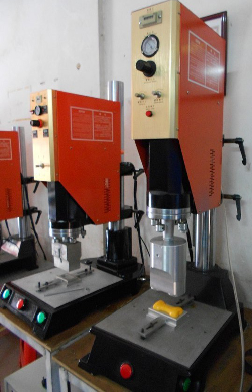 2600W超聲波塑料焊接機(jī)