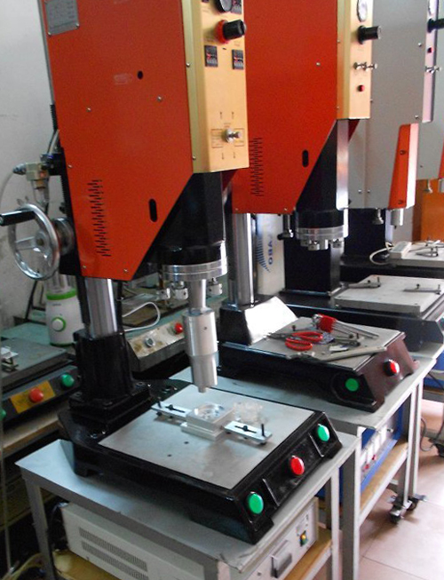 塑膠過(guò)濾器超聲波焊接機(jī)