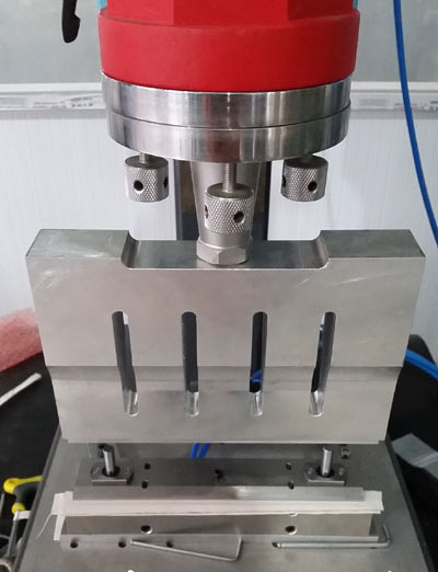 折疊過(guò)濾紙縱縫超聲波焊接機(jī)