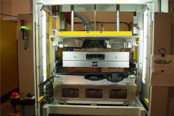 紅外線塑料焊接機設備簡介