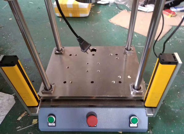 塑膠熱熔焊機操作安全防護措施