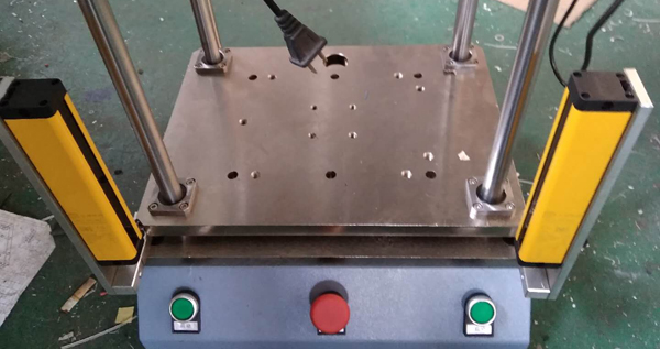 超聲波焊接機(jī)安全防護(hù)措施