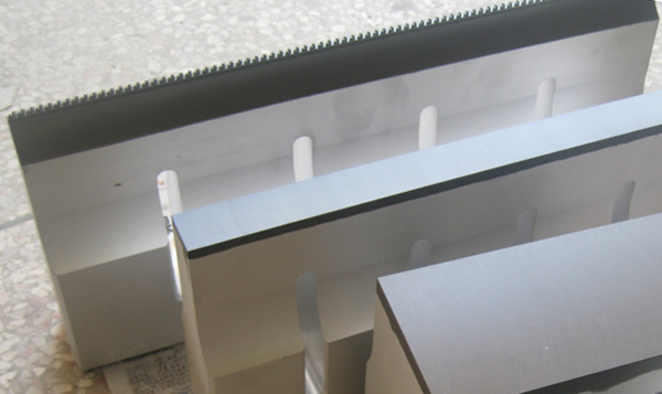 �X�κ����^