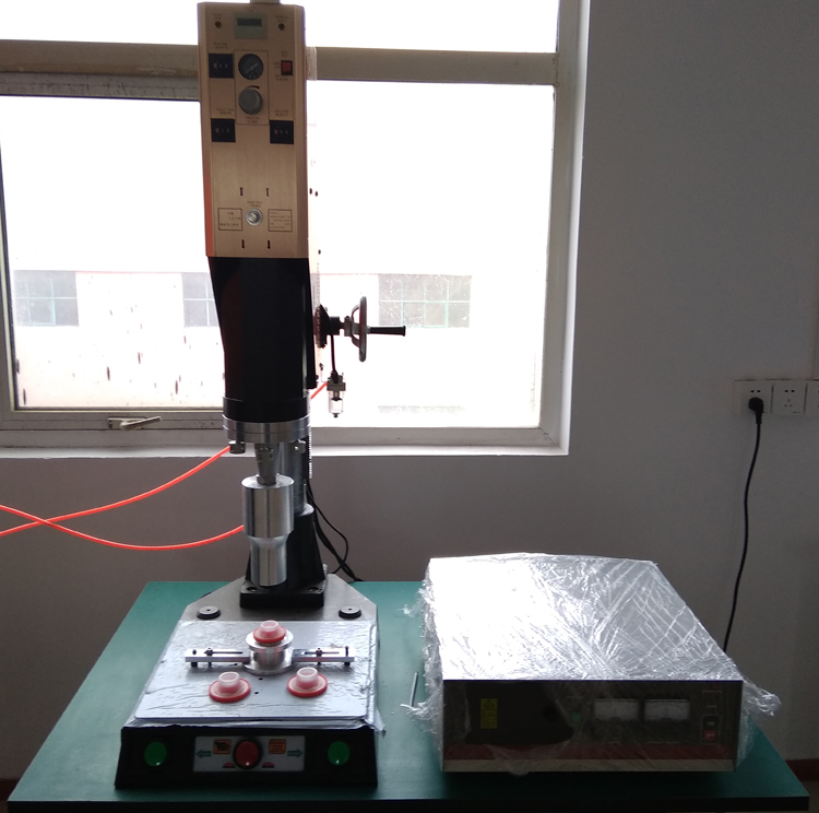 使用超聲波焊接機(jī)的注意事項(xiàng)及超聲波設(shè)備的維護(hù)