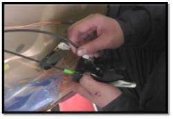 汽車后車門內(nèi)飾板的拆卸