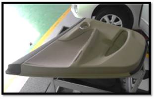 汽車后車門內(nèi)飾板的拆卸