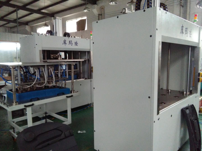 又一套車門板熱鉚機(jī)送達(dá)客戶工廠并調(diào)試合格