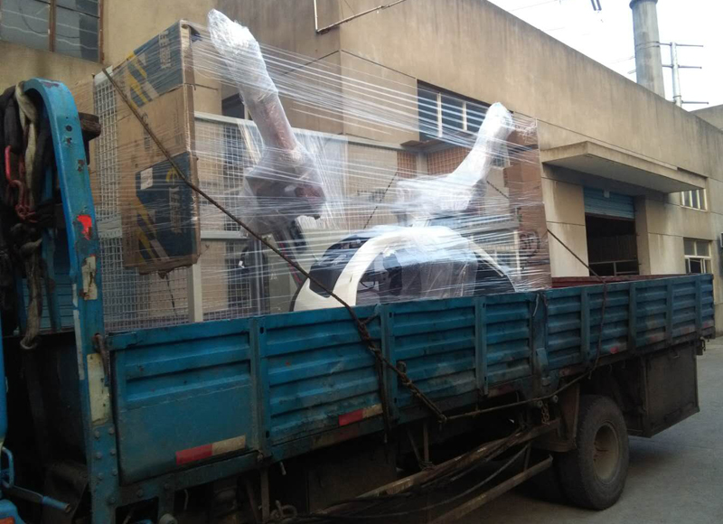 睿特汽車后保險杠沖孔機整裝待發(fā) 交付客戶使用