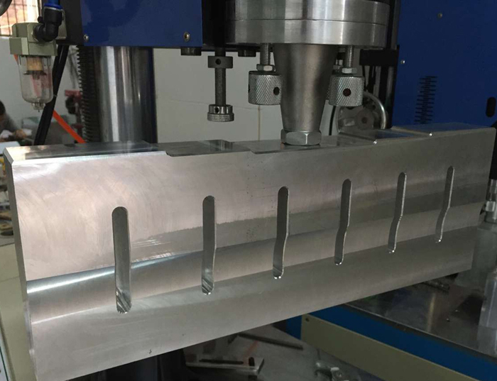 超聲波模具開(kāi)槽的原因